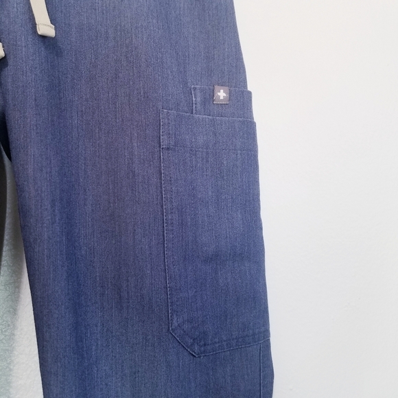 🌸 FIGS | Cargo Pocket Scrub size XS - Picture 7 of 9
